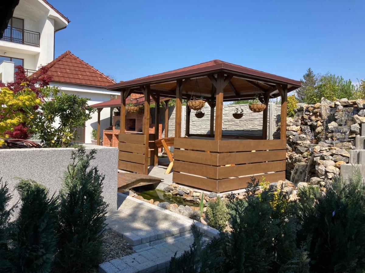 Trend Bed & Breakfast Arad Exterior photo