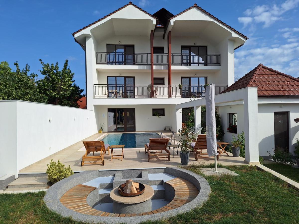 Trend Bed & Breakfast Arad Exterior photo
