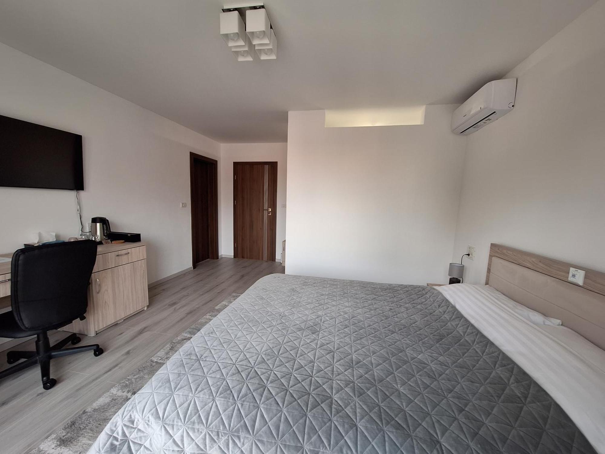 Trend Bed & Breakfast Arad Exterior photo