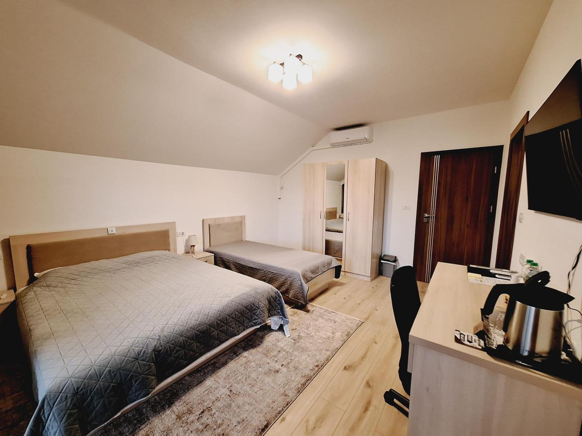Trend Bed & Breakfast Arad Exterior photo