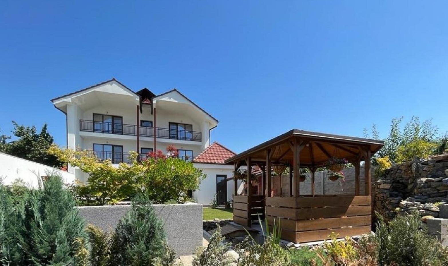Trend Bed & Breakfast Arad Exterior photo